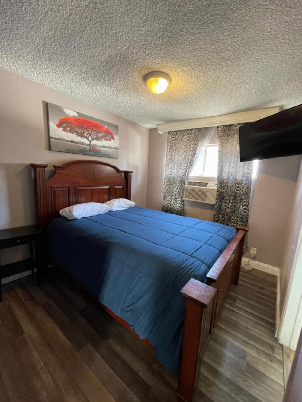 Los Angeles Adventurers All Suite Hotel